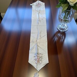 Elegant White Table Runner with Floral Embroidery (EUC)